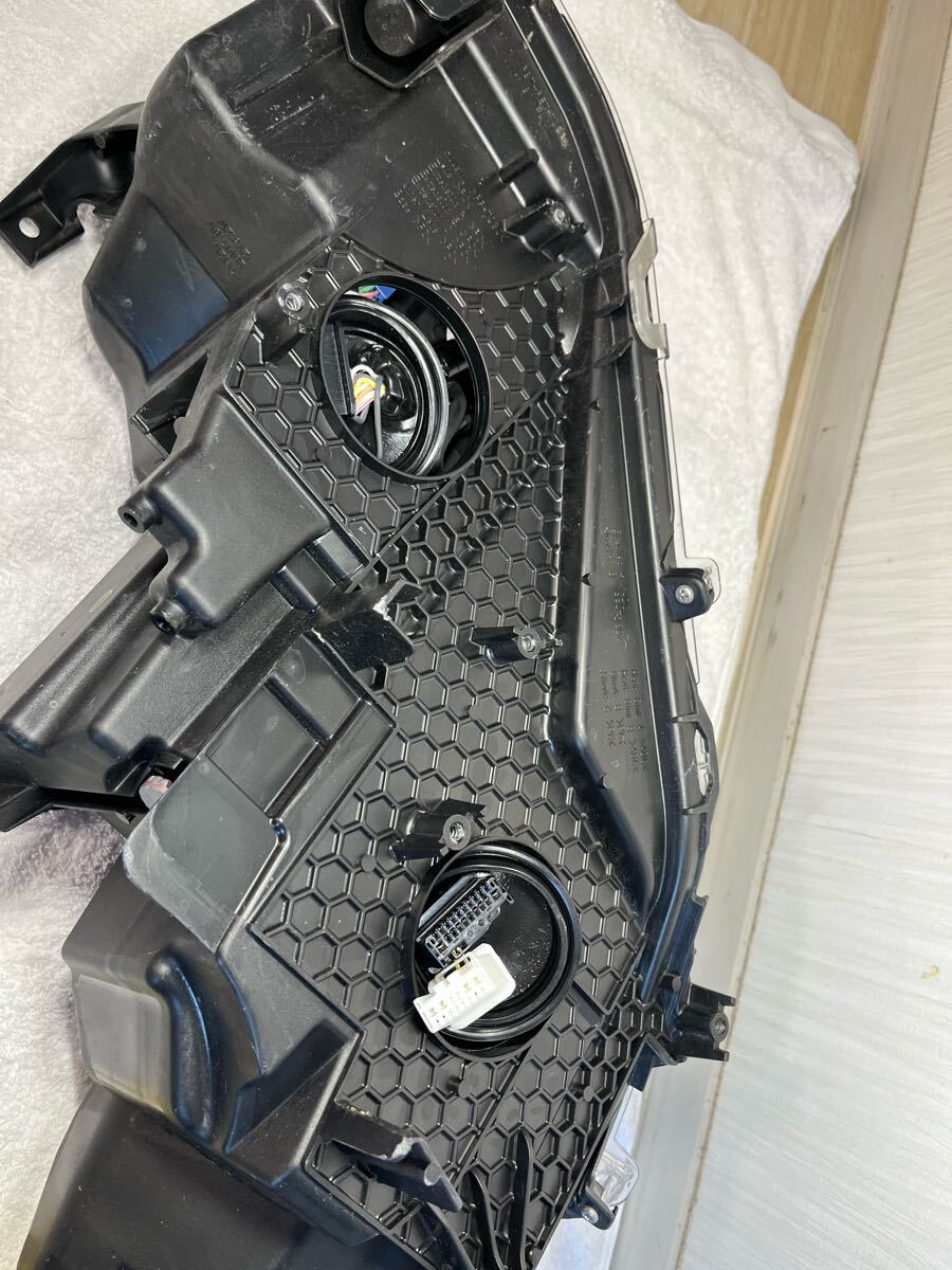 トヨタ　ZVW52 左　ヘッドライト　プリウス　PHV_7