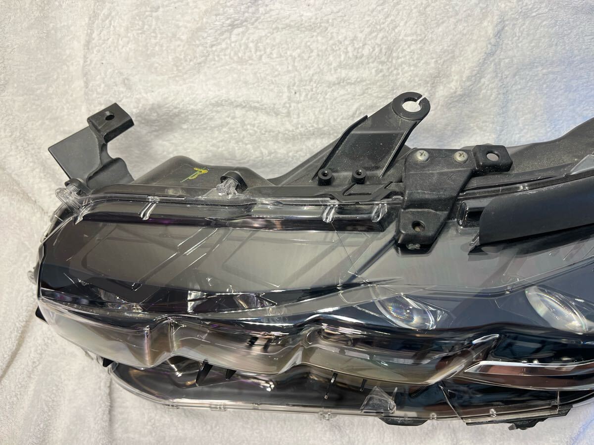 トヨタ　ZVW52 左　ヘッドライト　プリウス　PHV_8