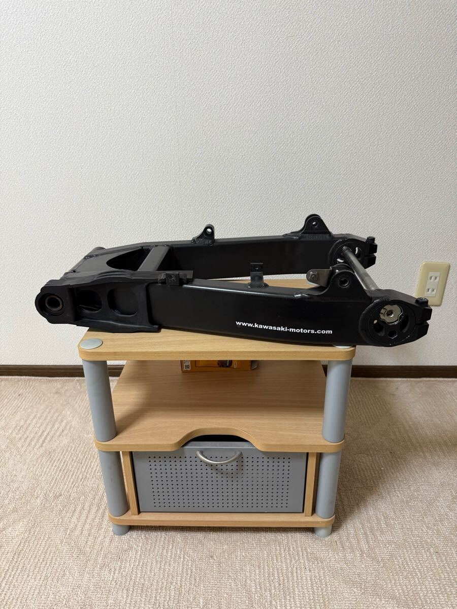 送料無料！2005年　ゼファー750 純正　黒　スイングアーム　_2