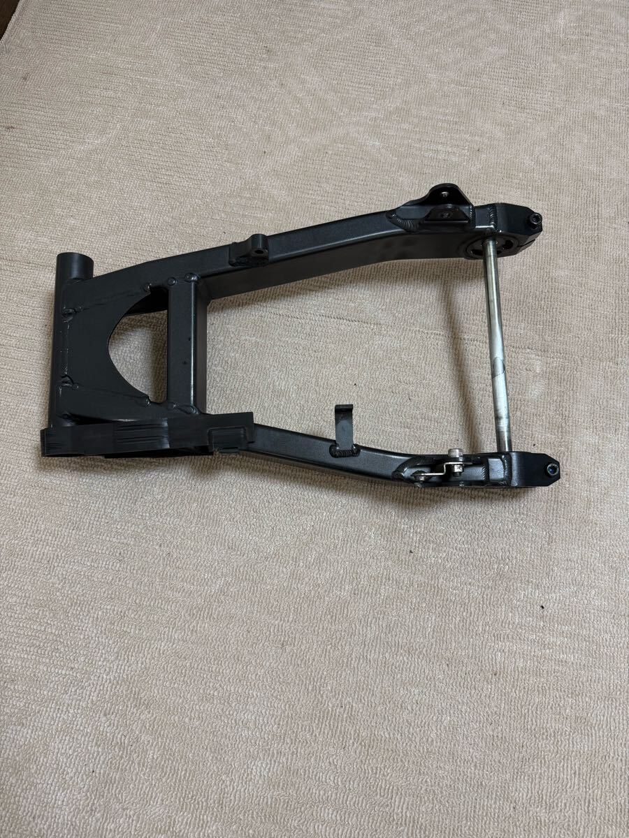 送料無料！2005年　ゼファー750 純正　黒　スイングアーム　_6