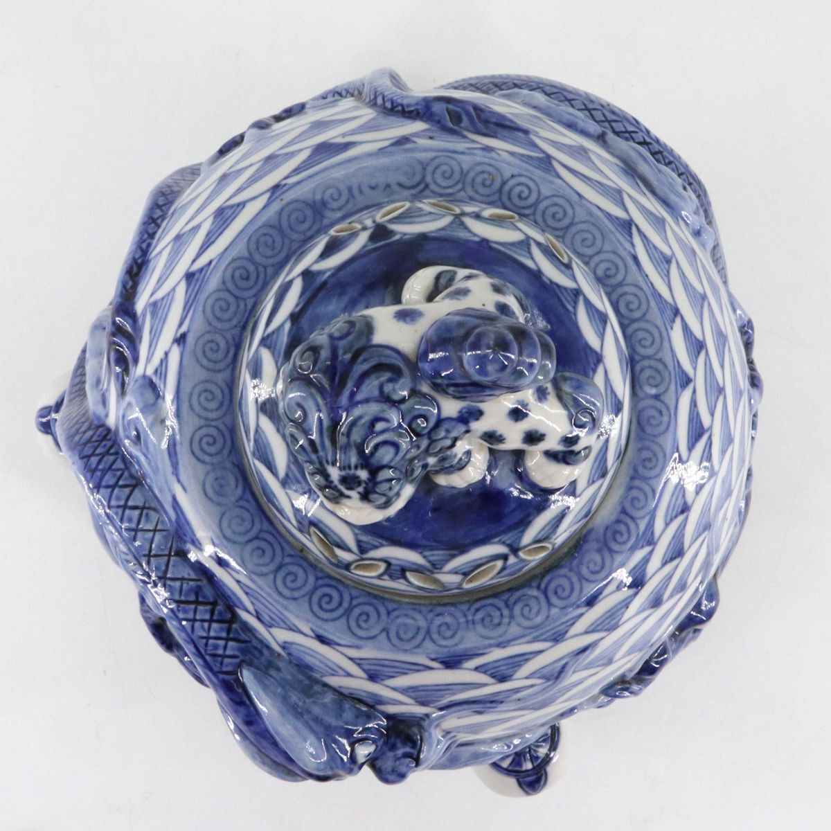 e4716【大香炉】王良太甫 呉祥瑞造 陶磁器 青華 染付 獅子蓋 唐子三足