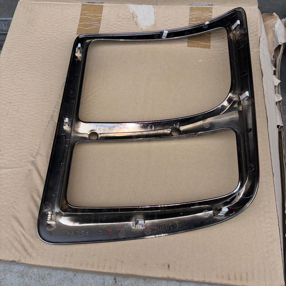 【純正品】ヘッドライトベゼル ヘッドランプリム ギガ用 ブラッククロームメッキ 左右セット_4