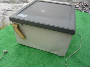 ■中古 ペルチェ式 小型冷蔵庫 電子冷蔵庫 8L 保冷庫 フジタカKF-73 静音 動作確認済 倉