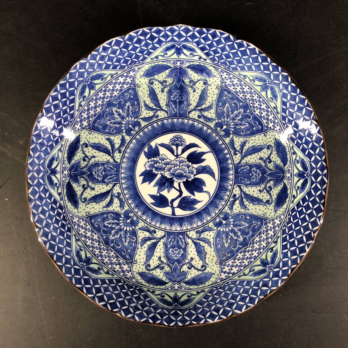 有田焼 華山窯 大皿 和食器 深皿 青と緑の花柄 直径約36cm 飾り皿 盛皿 