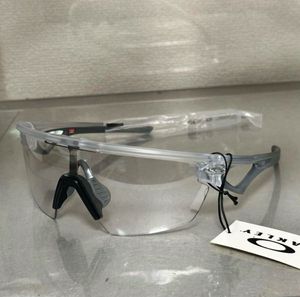 即決 新品未使用 OAKLEY オークリー SPHAERA スフィエラ サングラス 調光レンズ 国内正規