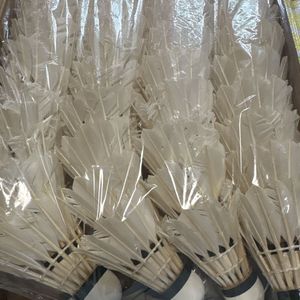 バドミントン シャトル