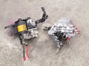 [E87 C1] トヨタ ZVW30 プリウス ABSブレーキアクチュエーター/ブレーキブースター [4721