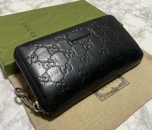 【正規品】鑑定済み／GUCCIシマラウンドファスナー/シリアル番号２２４２４６～ブラック