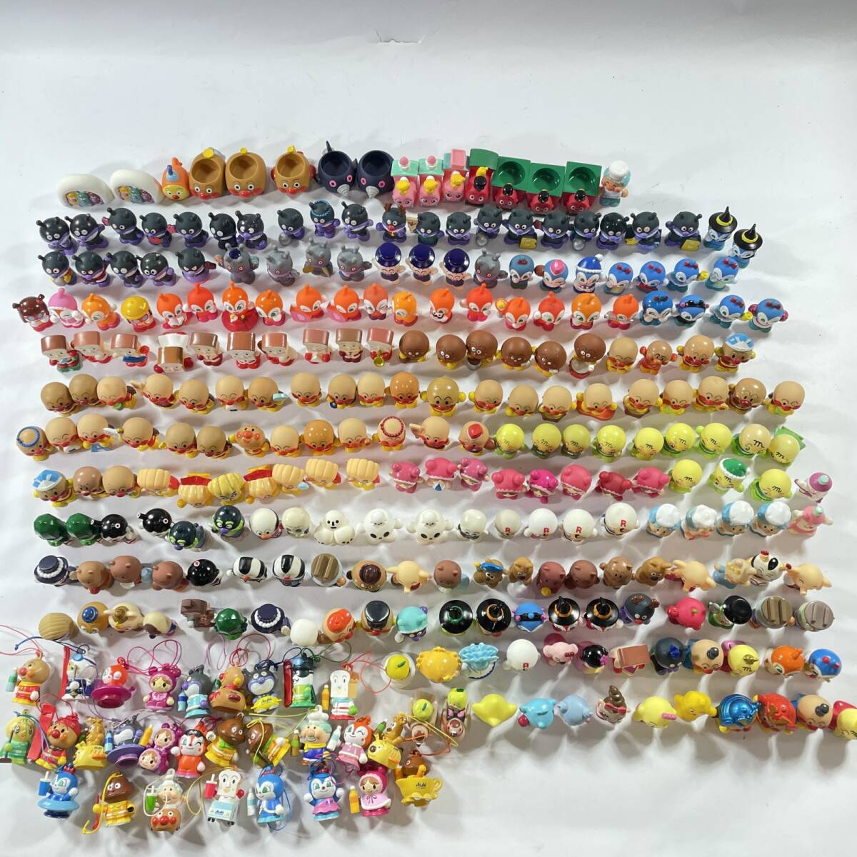 アンパンマン ガチャガチャまとめ売り約70点 アンパンマン 