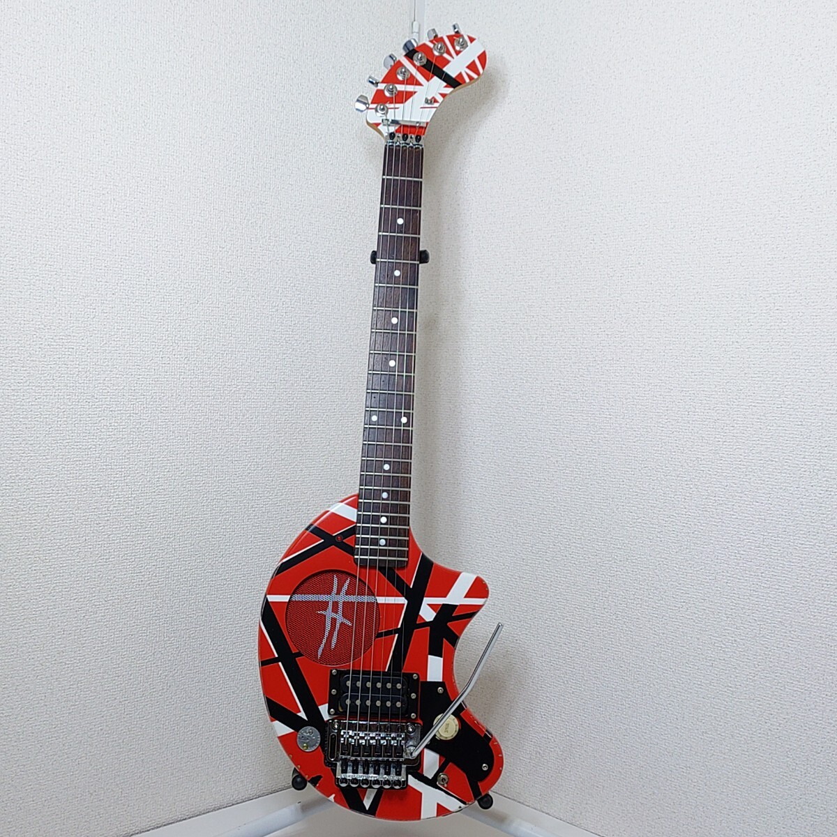 激改☆アーティストシリーズ FERNANDES アンプ内蔵ミニギター Zo-3