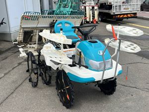 鹿児島発　クボタガソリンエンジン4条植え乗田植え機 EP4 鹿児島発 クボタガソリンエンジン4条植え乗田植え機 EP4の通販はau PAY