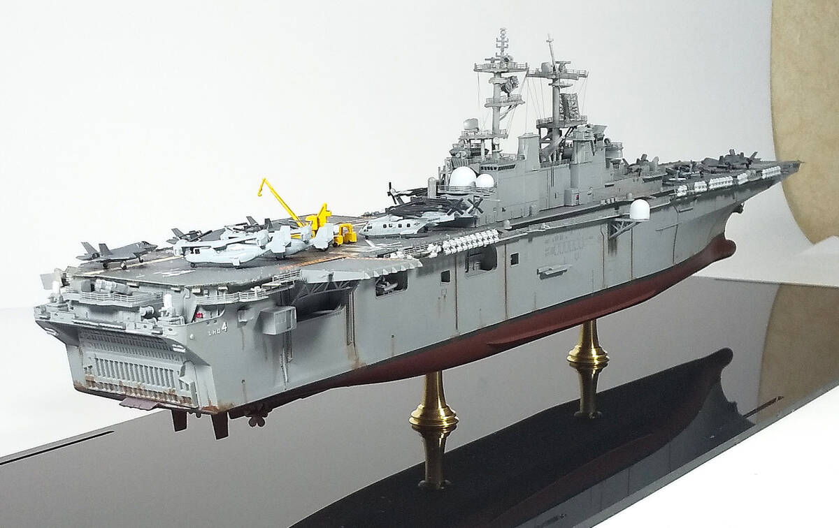 ○完成品・1/700・アメリカ海軍（海兵隊）ワスプ級強襲揚陸艦・LHD-4