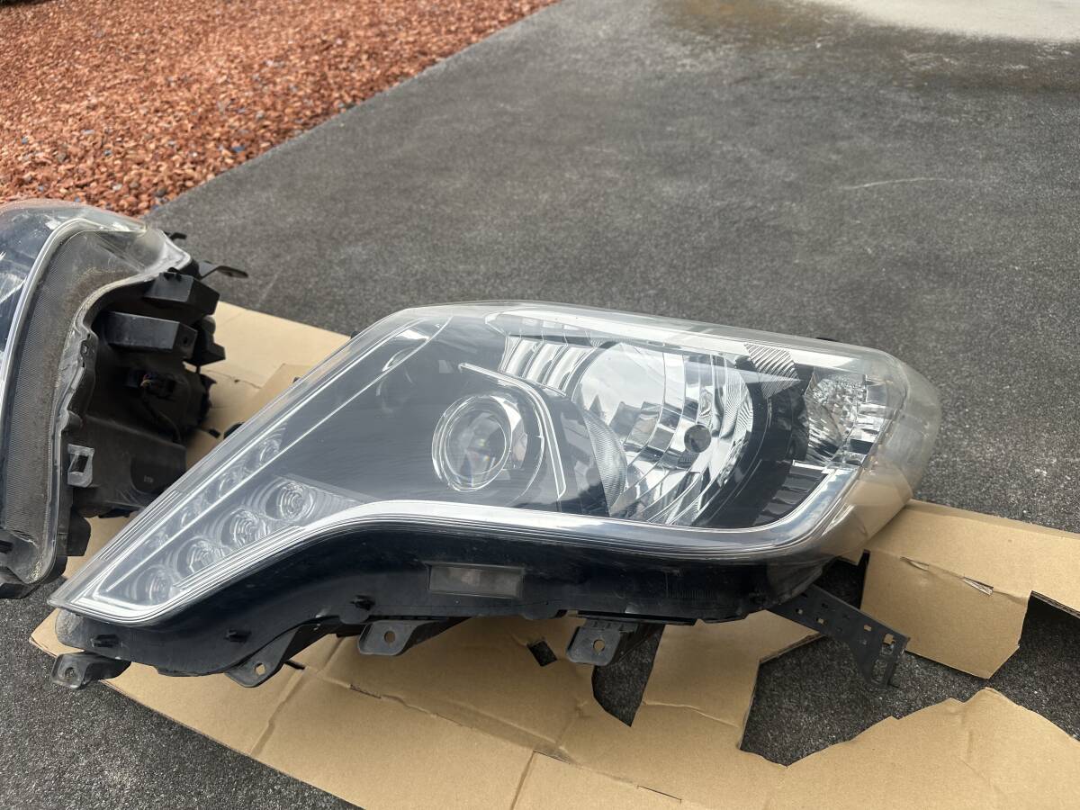 トヨタ ランドクルーザー プラド TRJ150W 中期 純正 ヘッドライト 左右