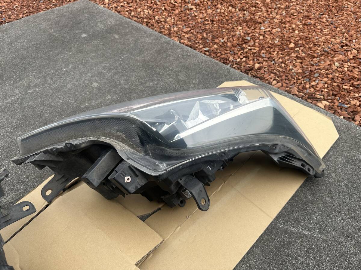 トヨタ ランドクルーザー プラド TRJ150W 中期 純正 ヘッドライト 左右