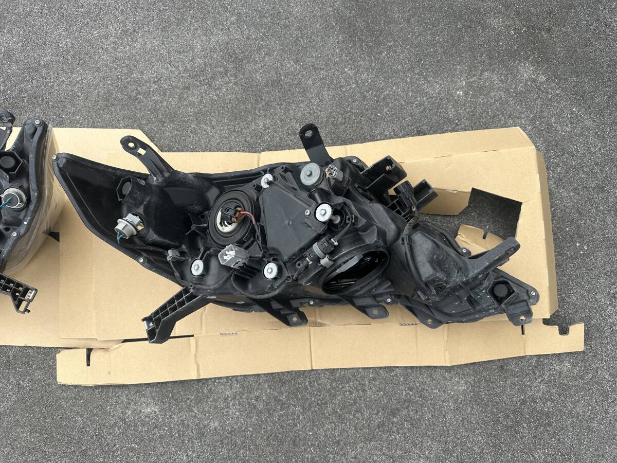 トヨタ ランドクルーザー プラド TRJ150W 中期 純正 ヘッドライト 左右