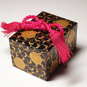 ボンボニエール 皇室の値段と価格推移は？｜14件の売買データから
