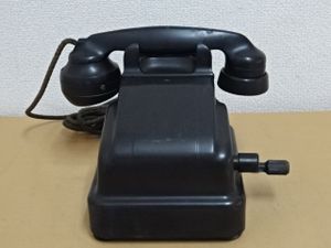 AKa6533　壁掛け　電話機　木製ハンドル手回し　日本電気株式会社　大正10年 手回し 黒電話の値段と価格推移は？｜4件の売買データから手回し 黒