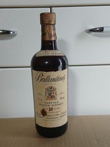 バランタイン 30年の平均価格は31,312円｜ウイスキーの価格相場・買取価格
