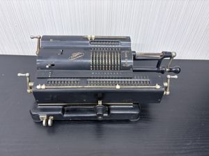 手回し式計算機の値段と価格推移は？｜3件の売買データから手回し式