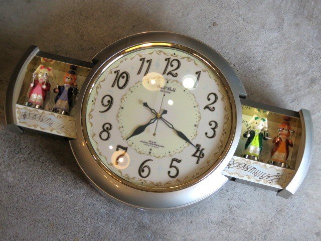 スモールワールド 時計の値段と価格推移は？｜84件の売買データから