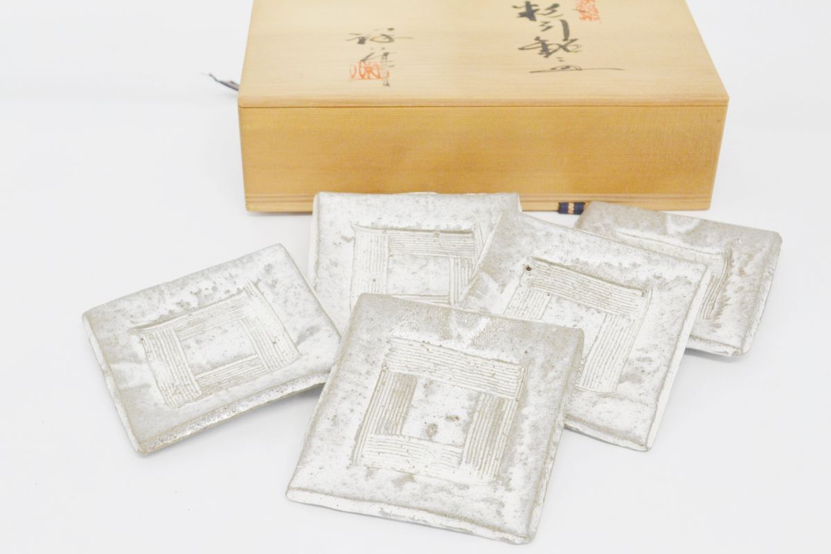 瀬戸で活躍の谷口祥八氏作 [伊羅保]焼 創作花瓶 作者の落款共箱あり 谷口 祥八の値段と価格推移は？｜2件の売買データから谷口 祥八の価値