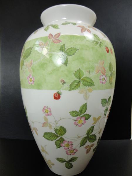 ウェッジウッド ワイルドストロベリー 花瓶 ウェッジウッド 売買されたオークション情報 Yahooの商品情報をアーカイブ公開 オークファン Aucfan Com
