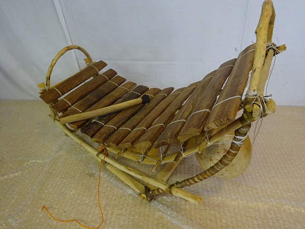 現状品 アフリカン民族楽器 バラフォン木琴 [梱0.5]