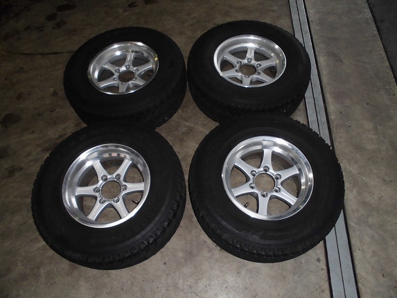 メーカー? 社外 16インチアルミホイール 16x8J +5 6H/139.7 4本