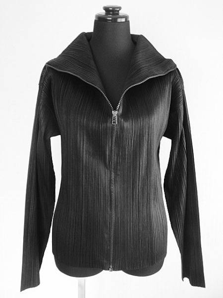イッセイミヤケ　プリーツ加工ジップジャケット　Ｍ