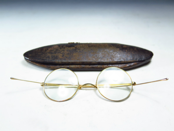 金属製オーバルレンズ老眼鏡 薫り K18刻印