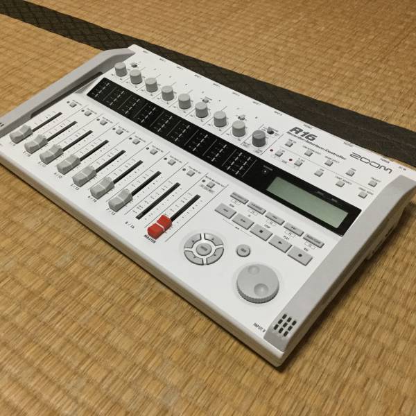 送料無料　電源入らずZOOM R16マルチトラックレコーダー
