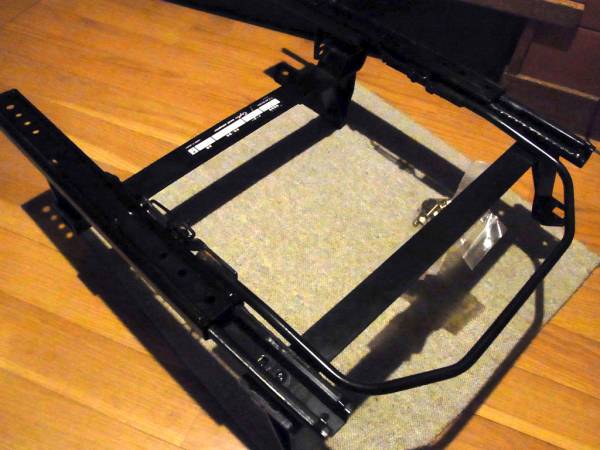 ブリンプ製レカロ用シートレール ダイハツネイキッドL750S，L760S