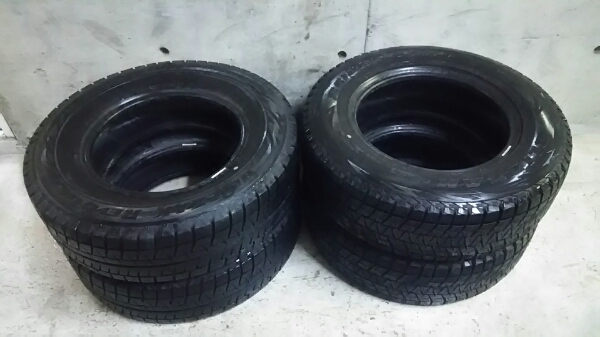 25 ブリジストン 215/70R15 スタッドレス 4本