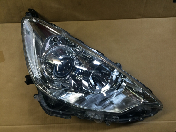 NHP10 アクア 前期 純正 ハロゲン用 ヘッドライト右側 52-244
