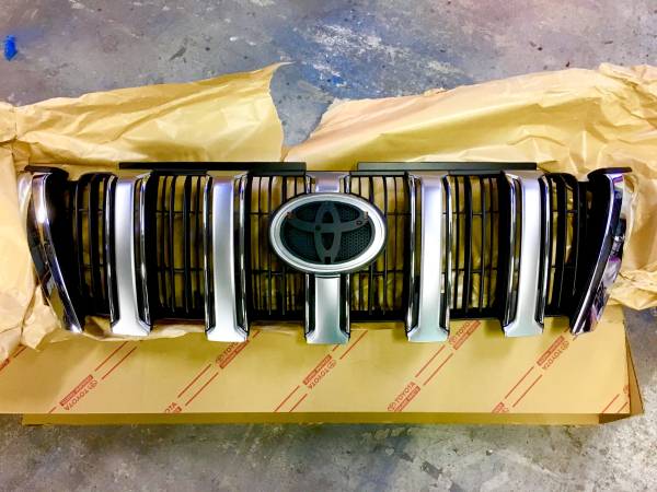 新車外し150系プラド後期2.8ディーゼル純正グリル 後期仕様等に