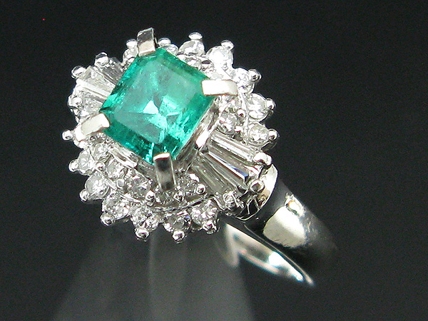 ★豪華★Pt900 エメラルド 0.61ct ダイヤ リング 9号★