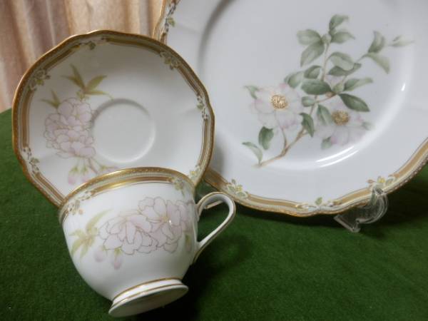 ノリタケ ガラコンテッサ 桜カップ＆ソーサーと山茶花プレート