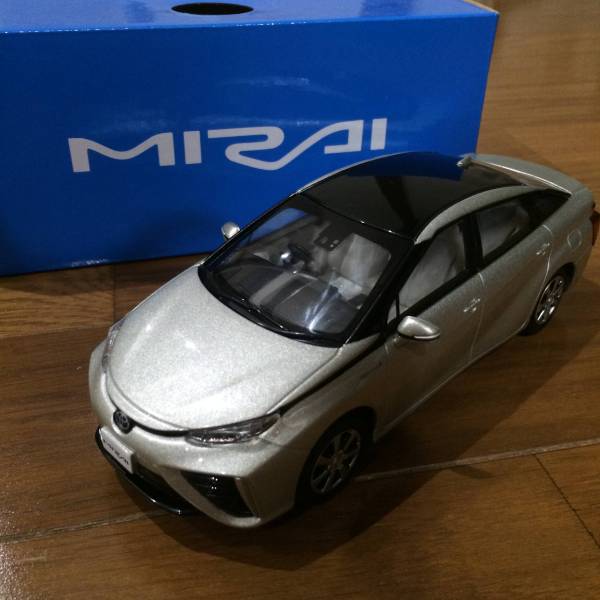 トヨタ MIRAI ミニカー プレシャスシルバー 2MR 非売品