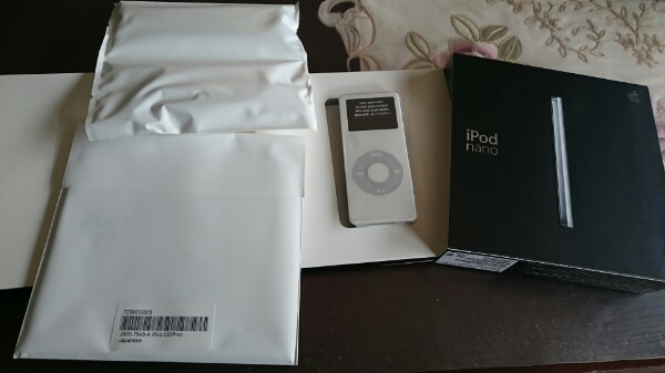 新品未使用 Apple iPod nano 第1世代 4GB ホワイト MA005J/A