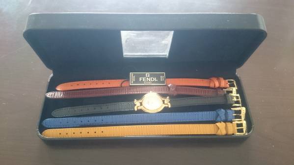 FENDIレディース腕時計替えベルト4本付き