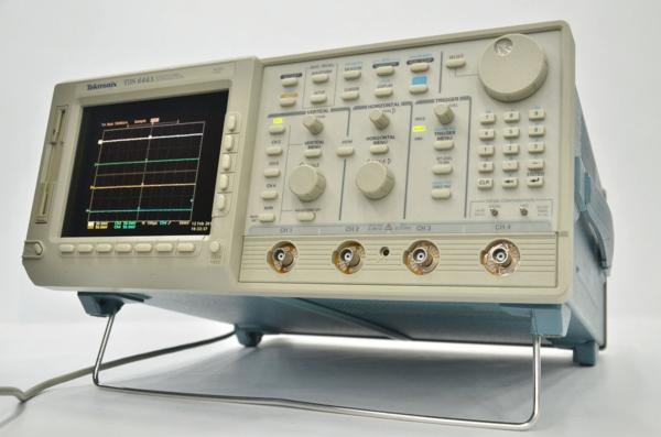 Tektronix 500MHz 2GS/s デジタルオシロスコープ△TDS644A 中古 中古