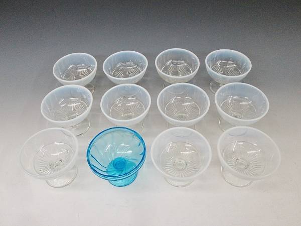 昭和レトロ 乳白縁/青氷コップ プレスガラス 12客 和ガラス(8219 昭和レトロ 乳白縁/青氷コップ プレスガラス 12客 和ガラス(8219