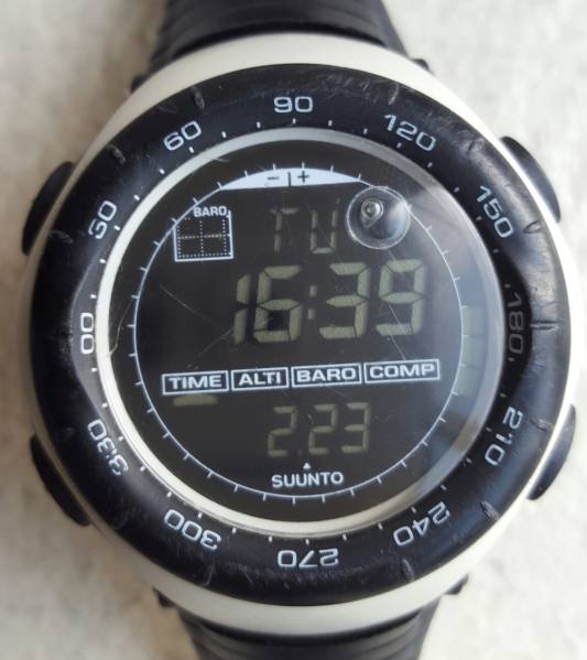 SUUNTO VECTOR （スント ベクター） ホワイト×ブラック