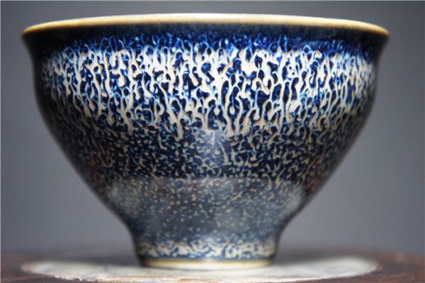 UJ16-1 中国美術　鈞　鈞窯　茶道具　茶碗　時代茶碗　唐物　古物 神工 鈞窯 窯変青釉茶碗 無銘 美品年代物 130g 8.6cm 7453 【公式通販】