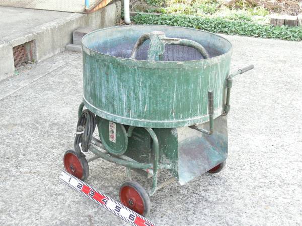 ★モルタルミキサー100V　800×900×H860mm ★