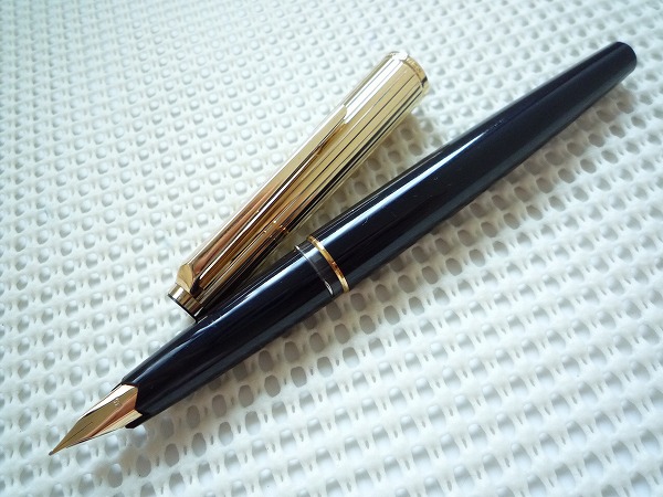モンブランMONTBLANC＊ 227 金キャップ 黒軸 MONTBLANC 万年筆 NO.227
