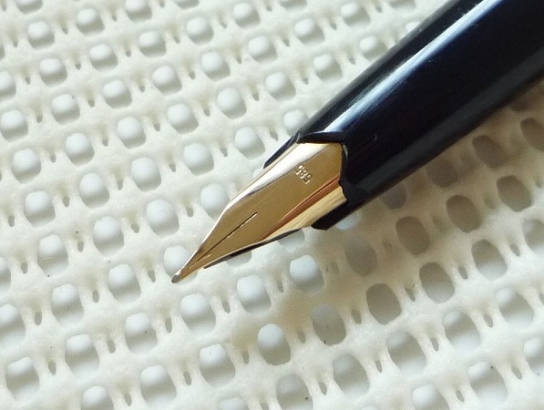 モンブランMONTBLANC＊ 227 金キャップ 黒軸 MONTBLANC 万年筆 NO.227