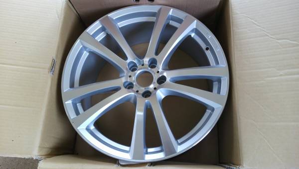 マナレイ 19×8.5J 　オフセット+38 　1本 未装着品