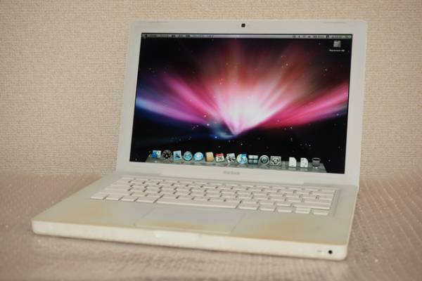 Apple MacBook Core2Duo2GHz 2GB 250GB