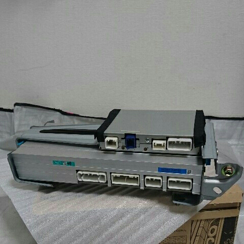 トヨタ　セルシオ30 31 マークレビンソン　アンプ本体　動作確認済み　中古品 トヨタ セルシオ30 31 マークレビンソン アンプ本体 動作確認済み 中古